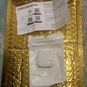 White Bluetooth Tracker Tag with Manual